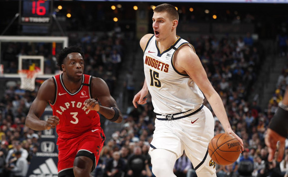 Nikola Jokić u prodoru protiv NBA šampiona, Reptorsa iz Toronta