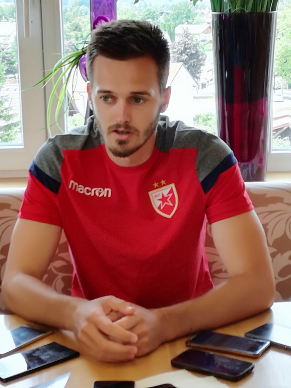 Mirko Ivanić tokom našeg razgovra na pripremama Crvene zvezde u Austriji