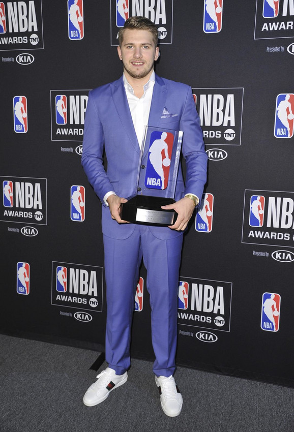 Luka Dončić sa nagradom za najboljeg NBA početnika u sezoni 2018/2019