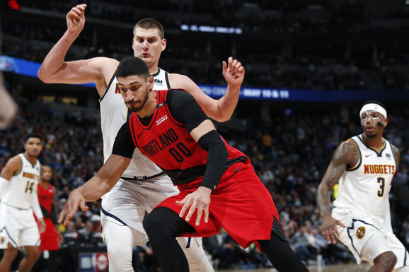 Enes Kanter i Nikola Jokić u duelu