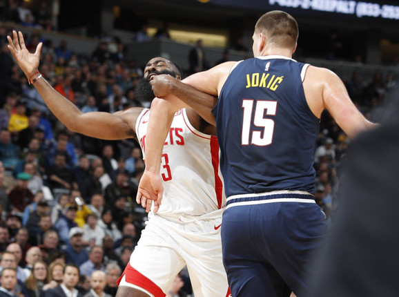 Džejms Harden i Nikola Jokić u duelu